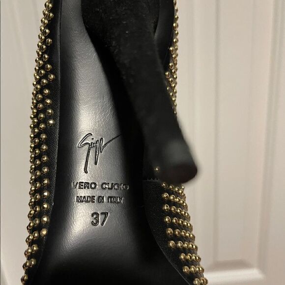 Gold studded pumps   - Picture 7 of 8